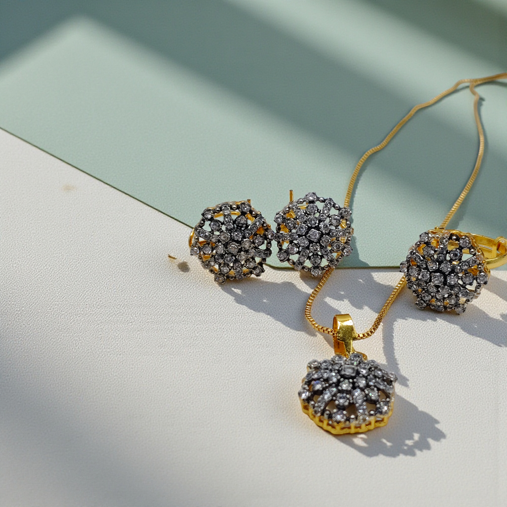 Vintage Snowflake Crystal Jewelry Set – Gold-Plated Necklace, Earrings & Ring