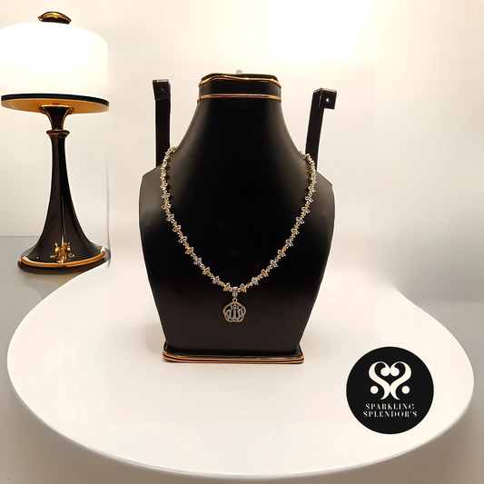 Dainty Royal Elegance