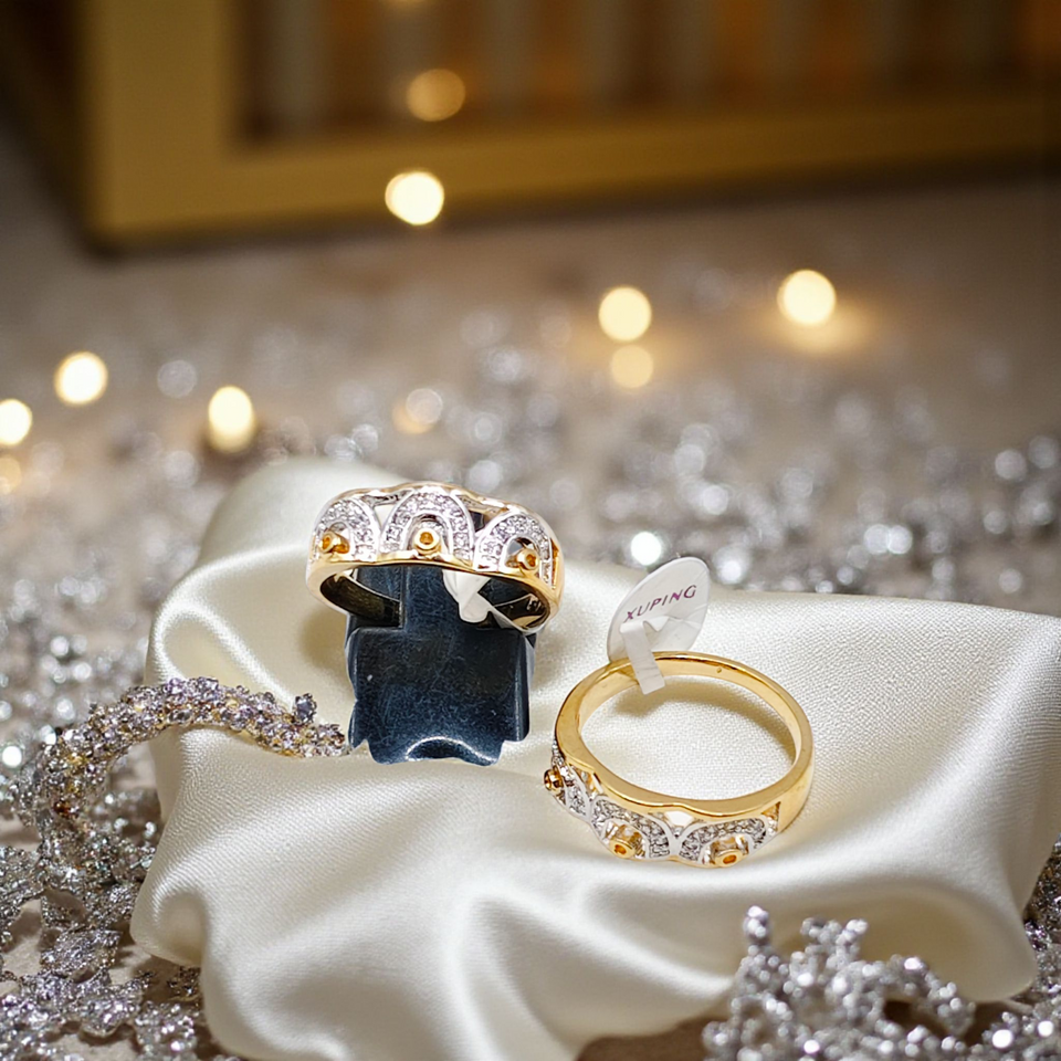 "Elegant Arc Pattern Band Ring"