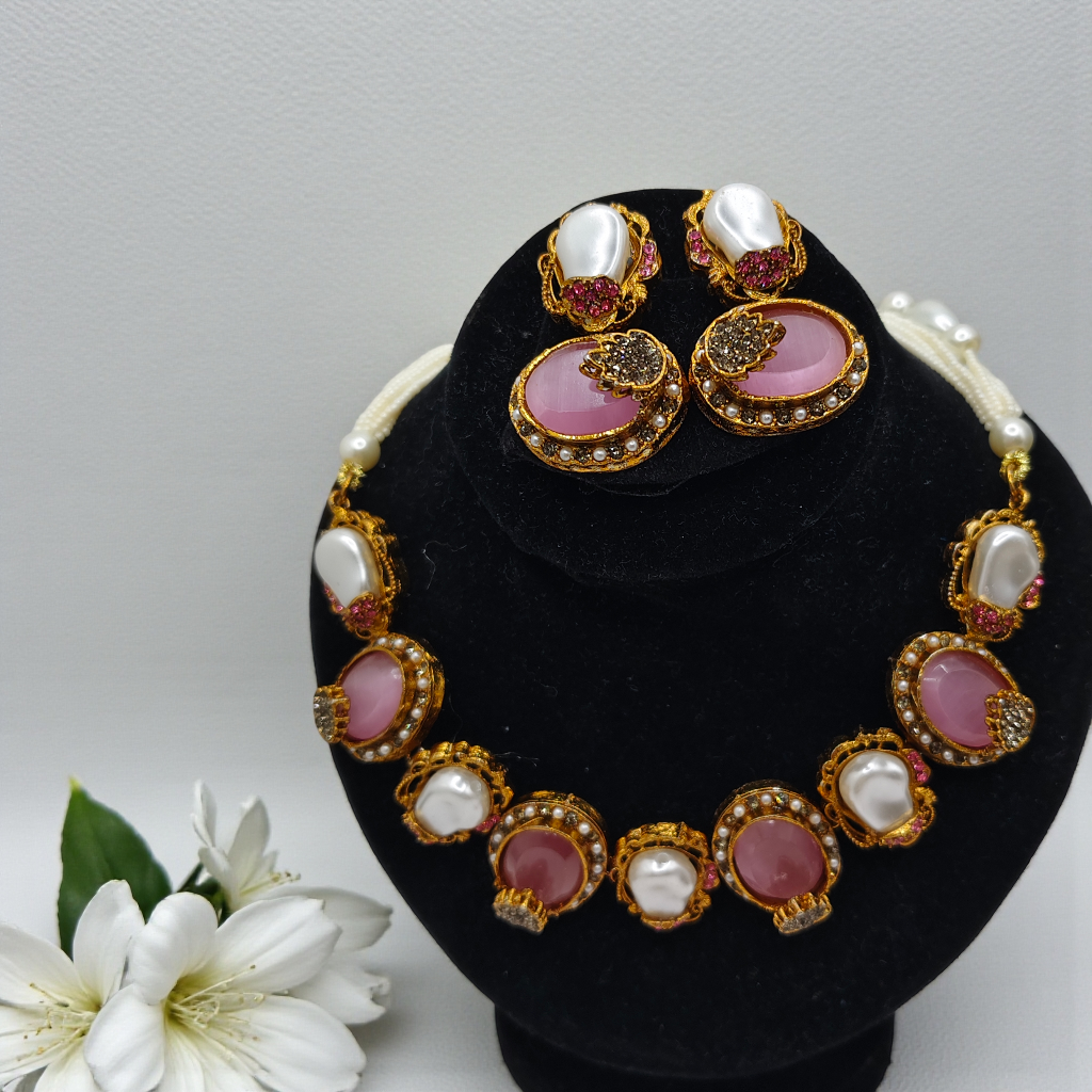 ✨ Regal Pearl Gold-Plated Jewelry Set – Statement Necklace with Matching Earrings