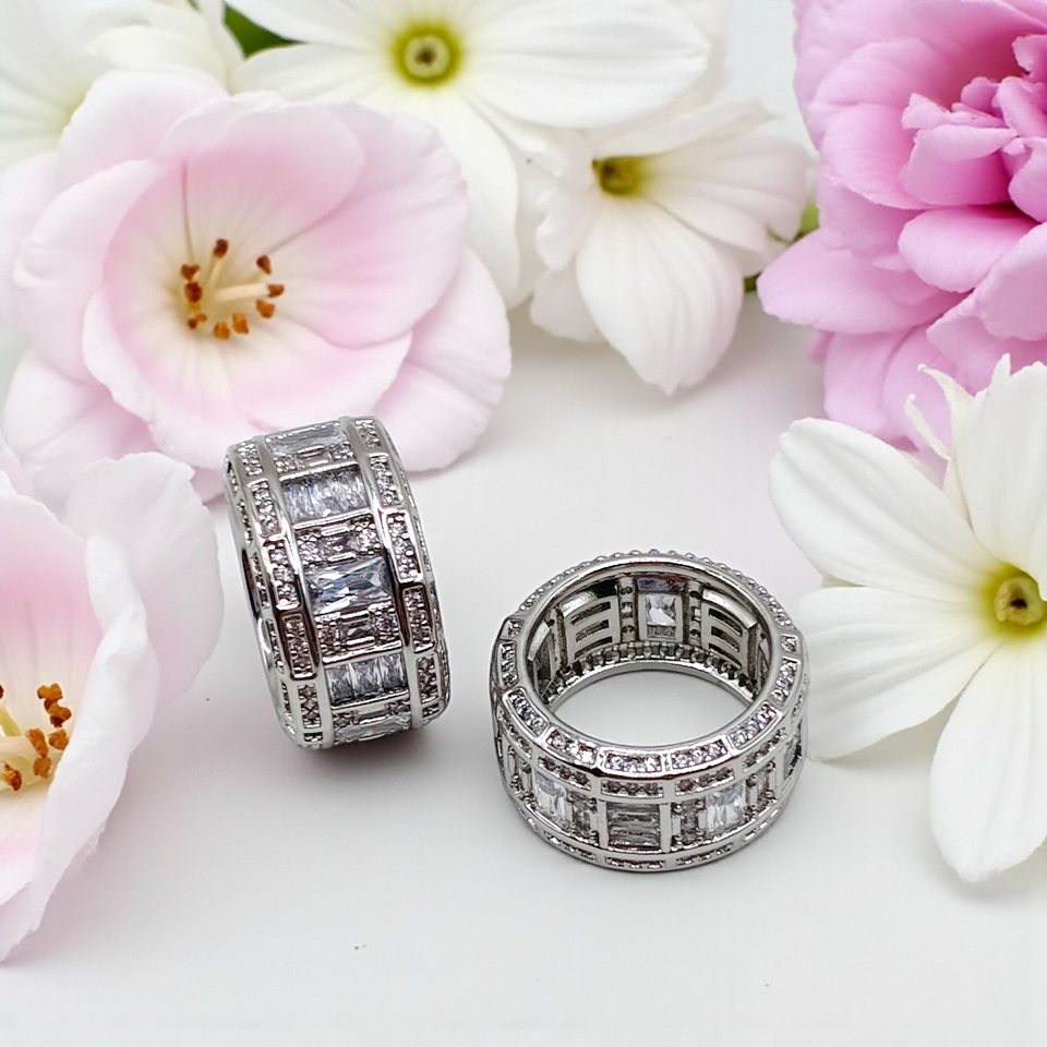 "Eternity Luxe Baguette Band – Bold Statement Ring"