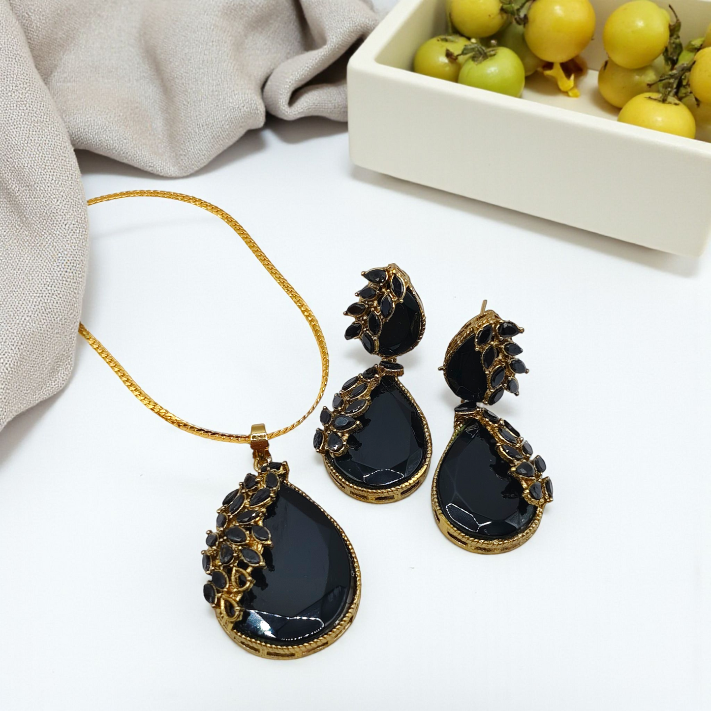 ✨ Elegant Teardrop Necklace & Earrings Set – Available in 4 Colors