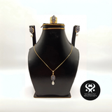 Pearl Radiance Pendent – Classic Elegance in Gold & White