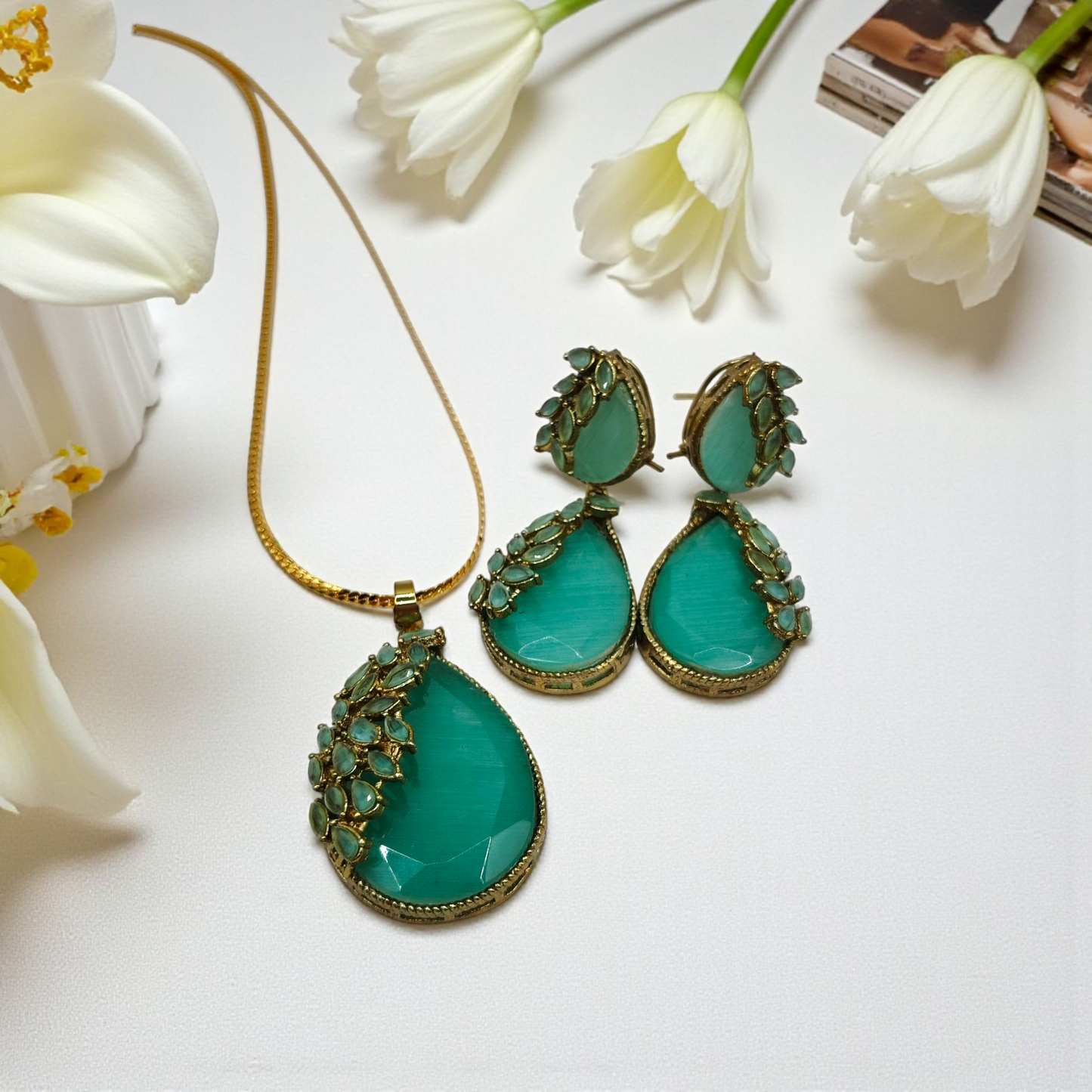 ✨ Elegant Teardrop Necklace & Earrings Set – Available in 4 Colors