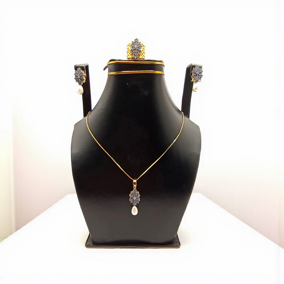 Pearl Radiance Pendent – Classic Elegance in Gold & White