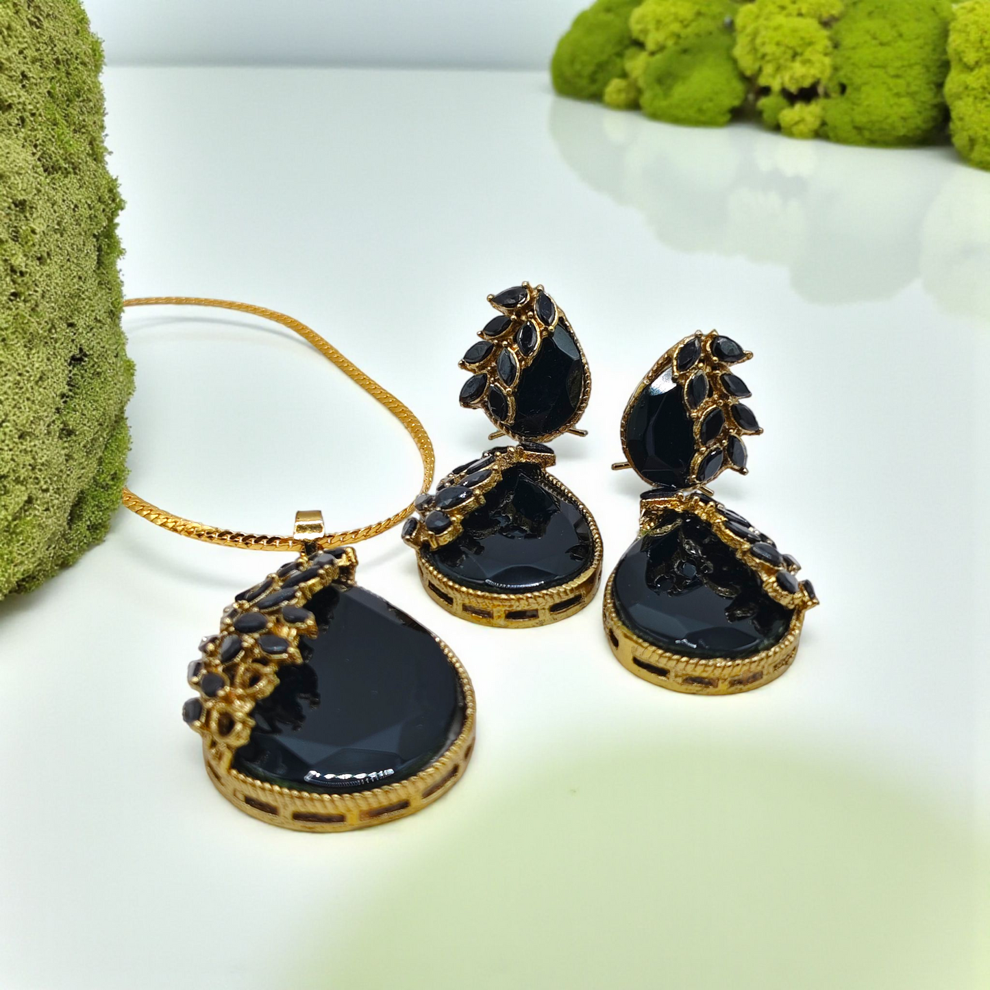 ✨ Elegant Teardrop Necklace & Earrings Set – Available in 4 Colors