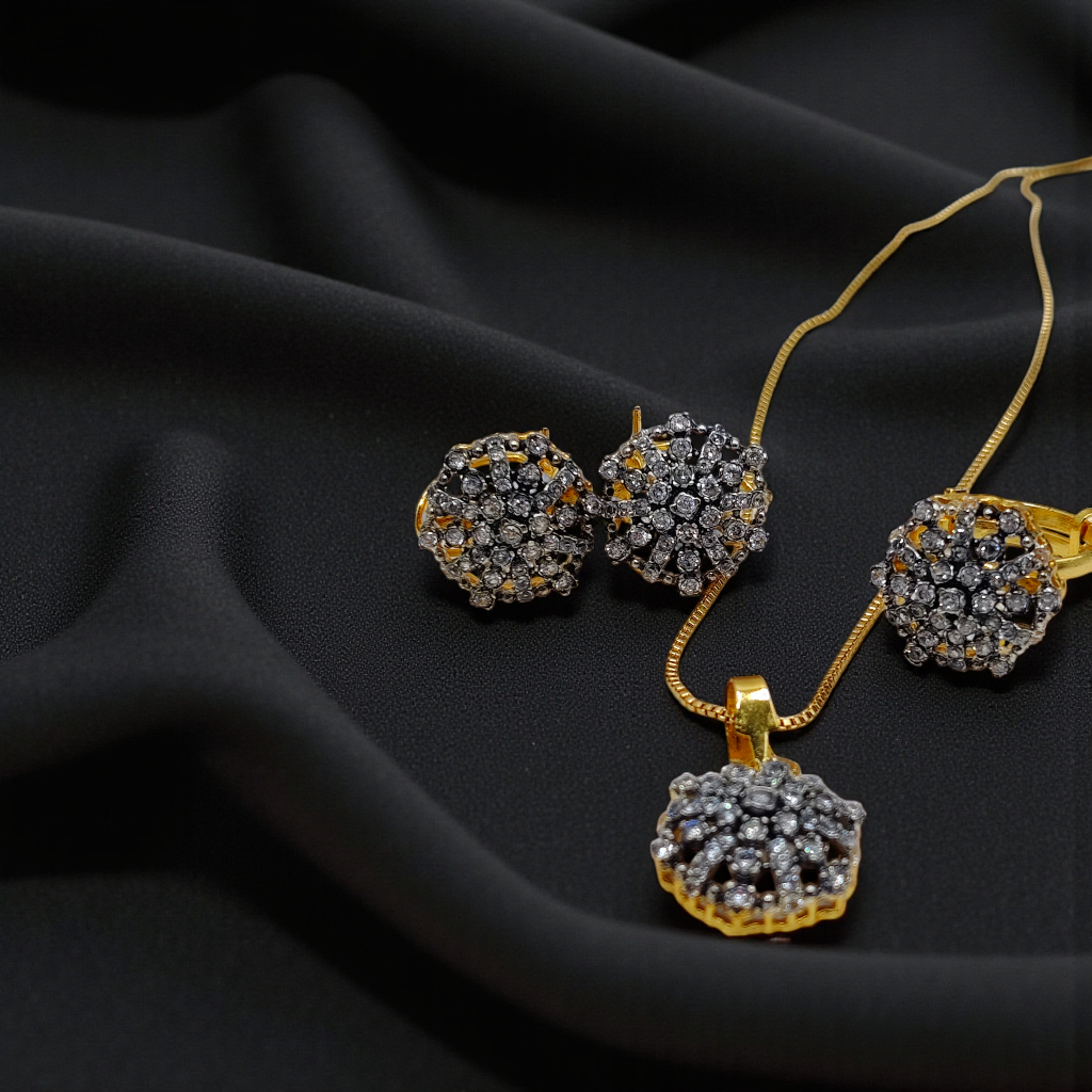 Vintage Snowflake Crystal Jewelry Set – Gold-Plated Necklace, Earrings & Ring