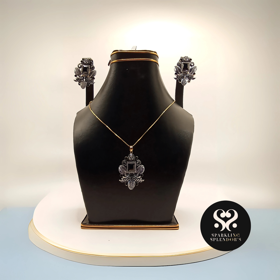 Crimson Empress Pendent – Bold Elegance